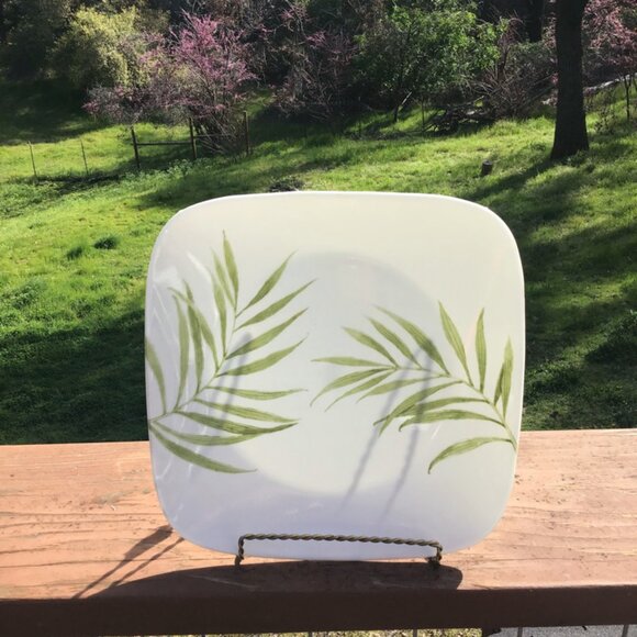 🧶 TWO DINNER PLATES Corelle BAMBOO LEAF SQUARE 10" Green White EUC - Picture 1 of 4